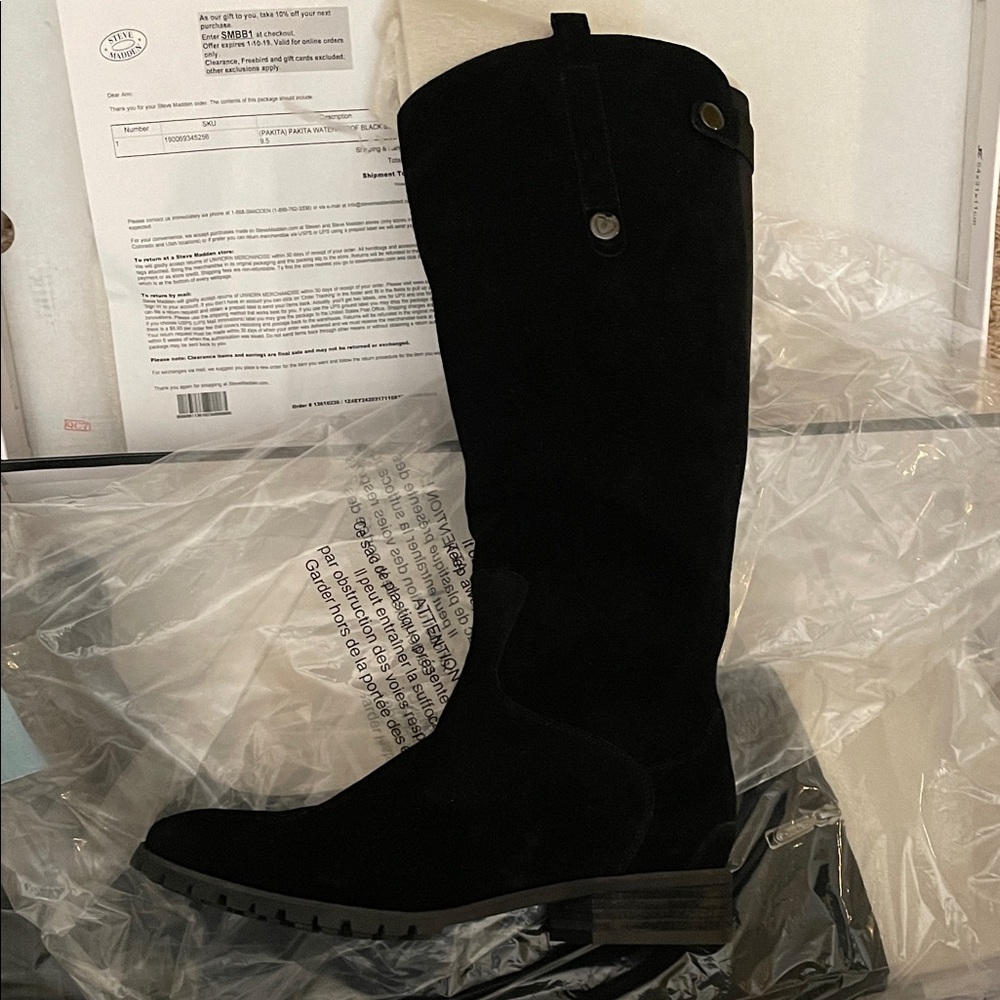 Brand New Never Worn Steve Madden Black Low Heeled Waterproof Boots